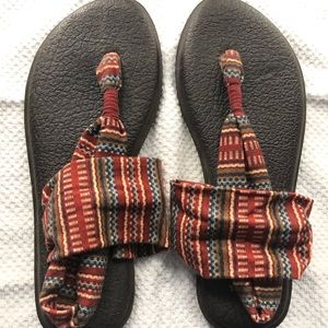 Sanuk yoga mat sandals